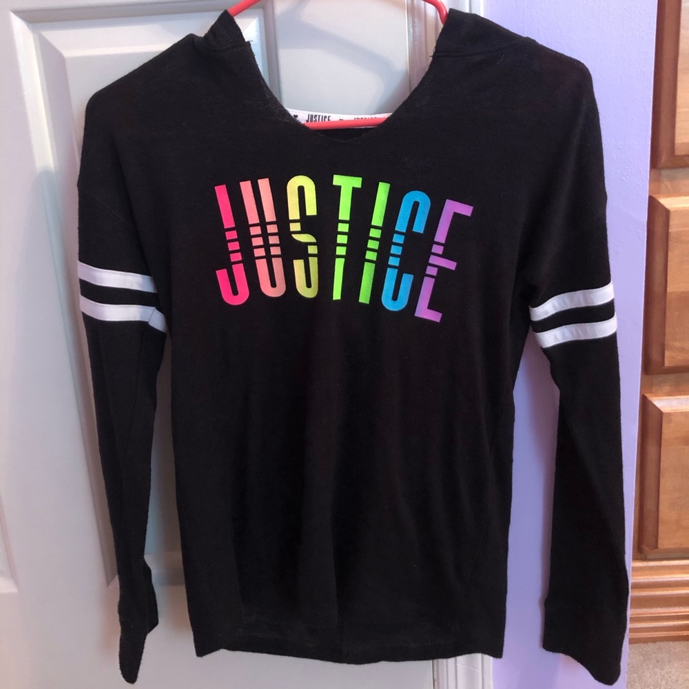 A sweatshirt.